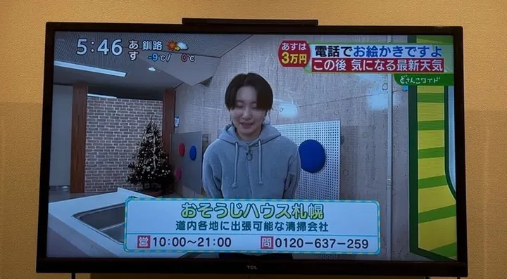 「どさんこワイド」でお掃除方法を解説するおそうじハウス札幌のスタッフ